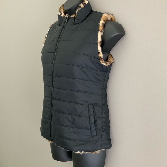 Reversible animal print vest - Picture 5 of 9